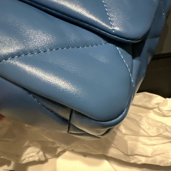 $6,900 CHANEL 19 Flap Bag Medium Blue 21P Excellent Condition - Picture 10 of 16